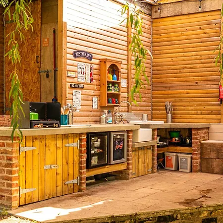 Οργανωμένο κάμπινγκ Bridge Glamping - Aurora Tent Aldwark (North Yorkshire)